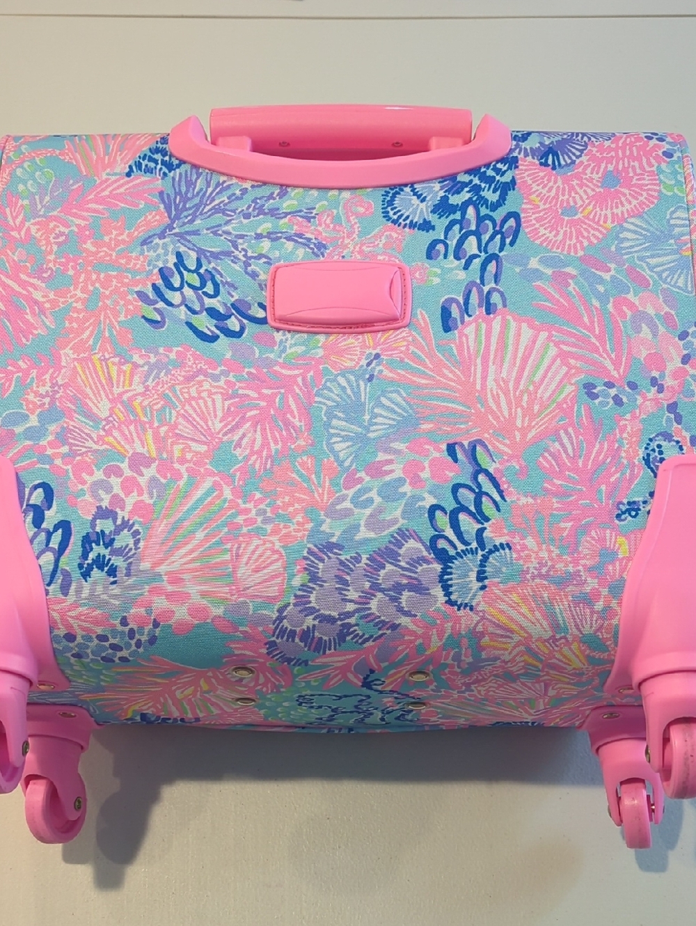 NWOT Lilly Pulitzer GWP Under The Seat Carry-On Rolling Luggage Suitcase - Picture 2 of 7